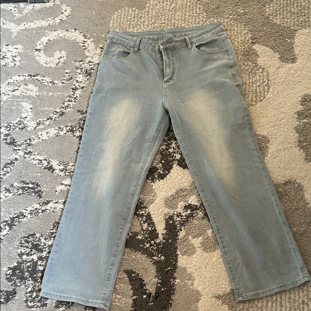 Women's Straight Leg Jeans in Light Blue